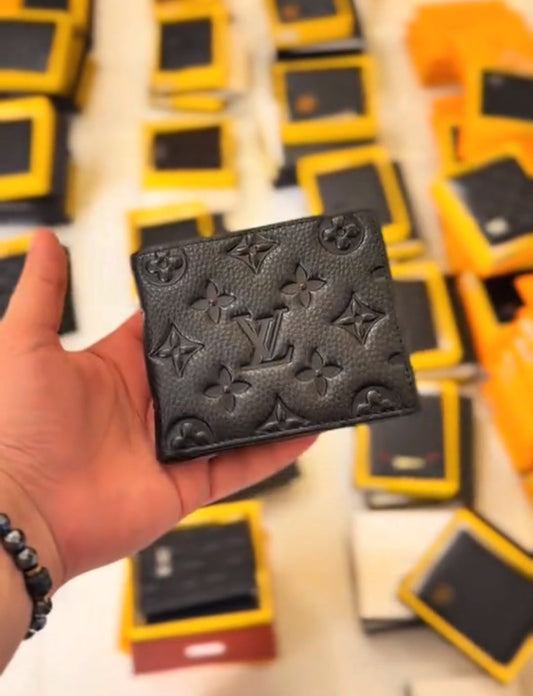 Branded Short Wallet Available ♥️