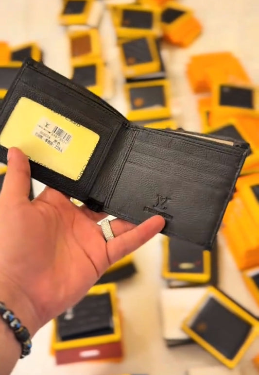 Branded Wallet Available in Stock ♥️😘❤️