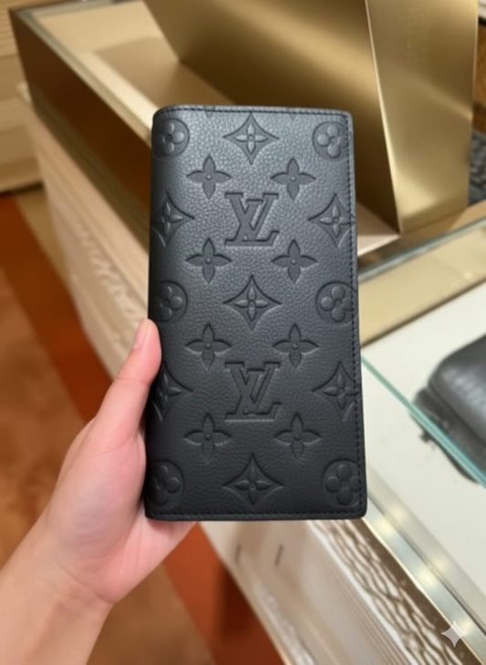 Branded LV Wallet Available in Stock ♥️😘